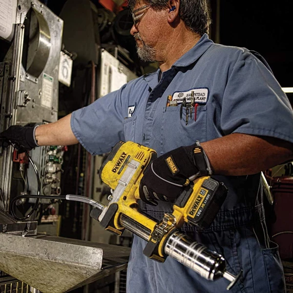 Pompe à Graisse Sur Batterie Pompe à Graisse Dewalt DCGG571M1-QW XR 1 Batterie 4Ah Chargeur Multi Voltage Et Coffret 1 Pompe à Graisse Sur Batterie Pompe à Graisse Dewalt DCGG571M1-QW XR 1 Batterie 4Ah Chargeur Multi Voltage Et Coffret