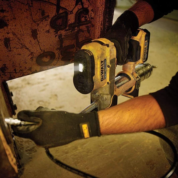 Pompe à Graisse Sur Batterie Pompe à Graisse Dewalt DCGG571M1-QW XR 1 Batterie 4Ah Chargeur Multi Voltage Et Coffret 5 Pompe à Graisse Sur Batterie Pompe à Graisse Dewalt DCGG571M1-QW XR 1 Batterie 4Ah Chargeur Multi Voltage Et Coffret – Image 5